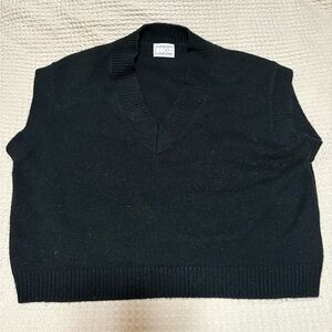 Luxe Women's Classic Black Knit Vest